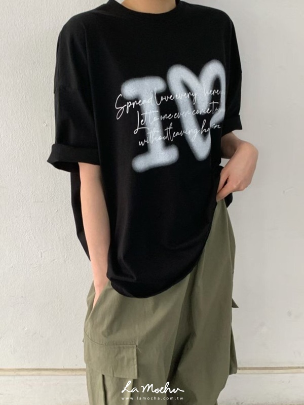 OVERSIZE噴漆字母上衣